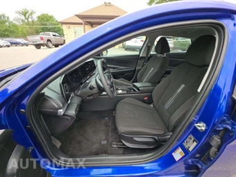 2024 Hyundai Elantra SEL - miniatura 3