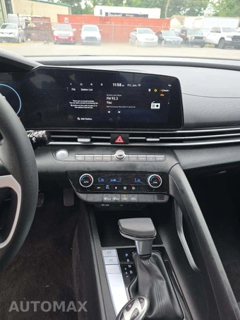 2024 Hyundai Elantra SEL - miniatura 7