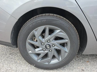 2024 Hyundai Elantra SEL - miniatura 10