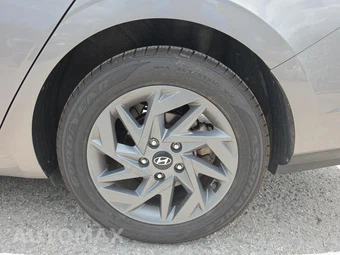 2024 Hyundai Elantra SEL - miniatura 11