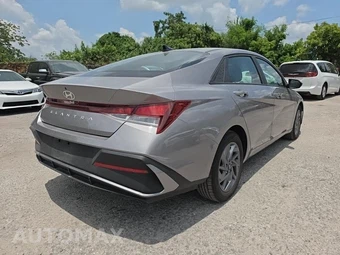 2024 Hyundai Elantra SEL - miniatura 4