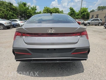 2024 Hyundai Elantra SEL - miniatura 5