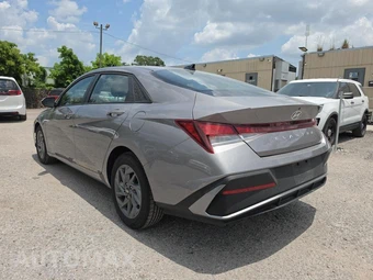 2024 Hyundai Elantra SEL - miniatura 6