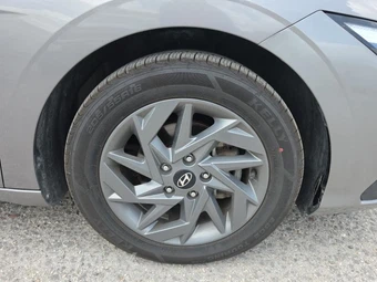 2024 Hyundai Elantra SEL - miniatura 9