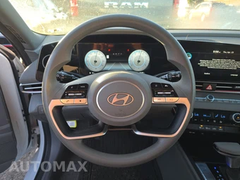 2024 Hyundai Elantra SEL - miniatura 10