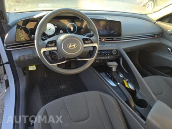 2024 Hyundai Elantra SEL - miniatura 11