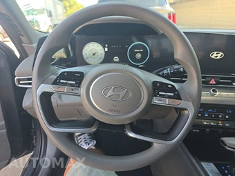 2024 Hyundai Elantra SEL - miniatura 10