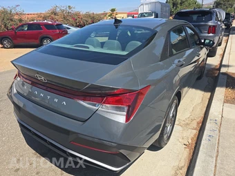 2024 Hyundai Elantra SEL - miniatura 4