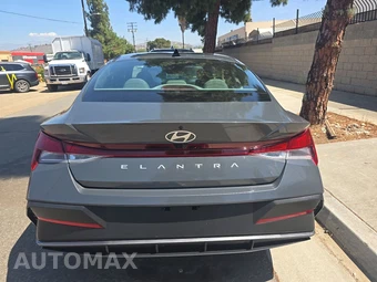 2024 Hyundai Elantra SEL - miniatura 5