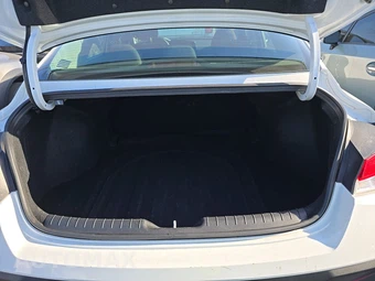 2024 Hyundai Elantra SEL - miniatura 16