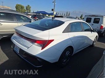 2024 Hyundai Elantra SEL - miniatura 4