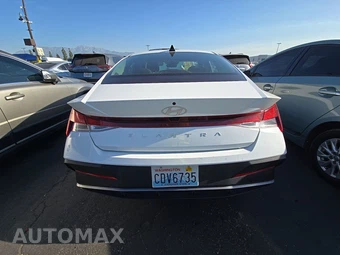 2024 Hyundai Elantra SEL - miniatura 5