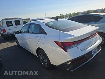 2024 Hyundai Elantra SEL - miniatura 6