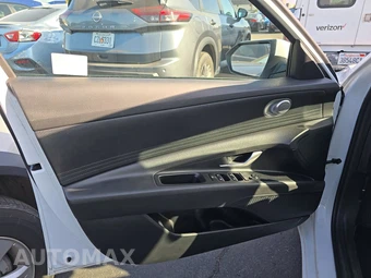2024 Hyundai Elantra SEL - miniatura 9