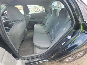 2024 Hyundai Elantra SEL - miniatura 13