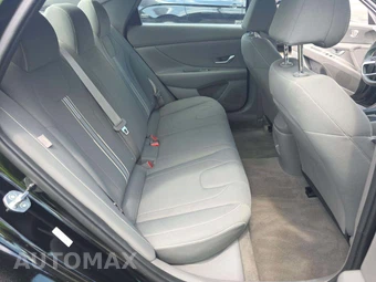 2024 Hyundai Elantra SEL - miniatura 16