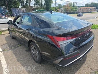 2024 Hyundai Elantra SEL - miniatura 2
