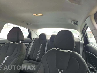 2024 Hyundai Elantra SEL - miniatura 11