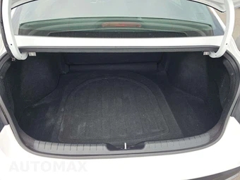 2024 Hyundai Elantra SEL - miniatura 14