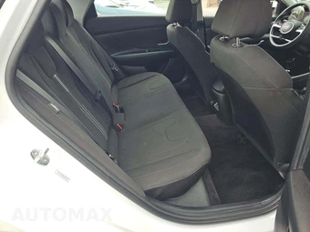 2024 Hyundai Elantra SEL - miniatura 16