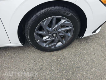 2024 Hyundai Elantra SEL - miniatura 22