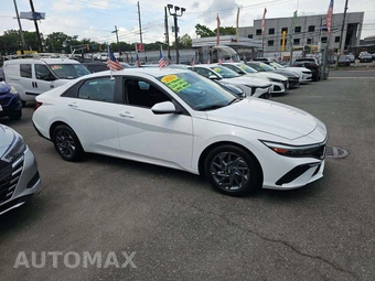 2024 Hyundai Elantra SEL - miniatura 4