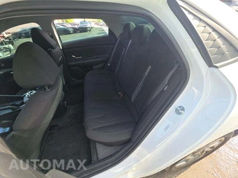 2024 Hyundai Elantra SEL - miniatura 13