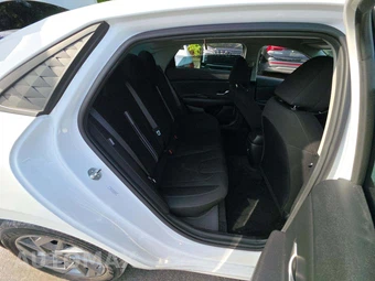 2024 Hyundai Elantra SEL - miniatura 16