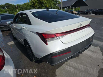 2024 Hyundai Elantra SEL - miniatura 2