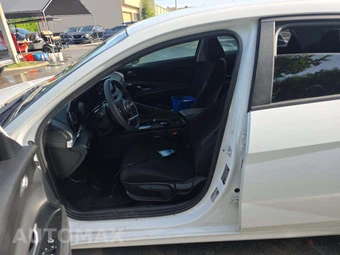 2024 Hyundai Elantra SEL - miniatura 6