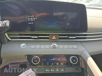 2024 Hyundai Elantra SEL - miniatura 10