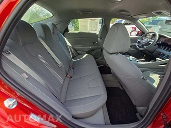 2024 Hyundai Elantra SEL - miniatura 16