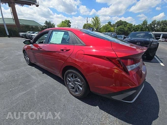 2024 Hyundai Elantra SEL - miniatura 2