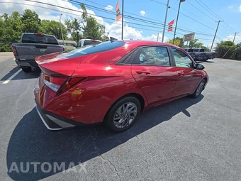 2024 Hyundai Elantra SEL - miniatura 3