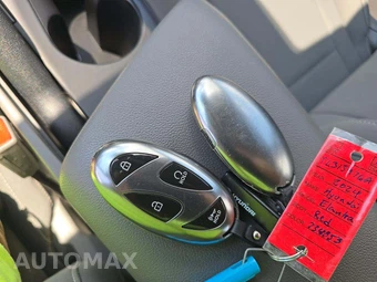 2024 Hyundai Elantra SEL - miniatura 8