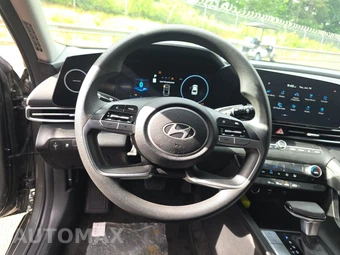 2024 Hyundai Elantra SEL - miniatura 10