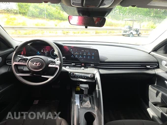 2024 Hyundai Elantra SEL - miniatura 11