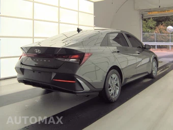 2024 Hyundai Elantra SEL - miniatura 4