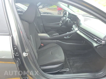 2024 Hyundai Elantra SEL - miniatura 8