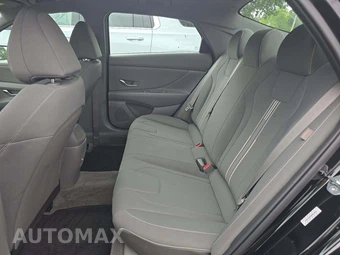 2024 Hyundai Elantra SEL - miniatura 13
