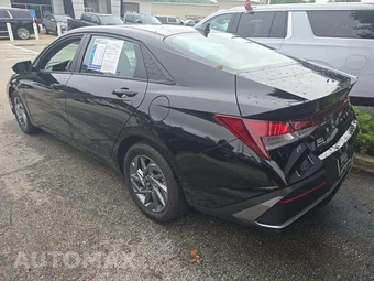 2024 Hyundai Elantra SEL - miniatura 2