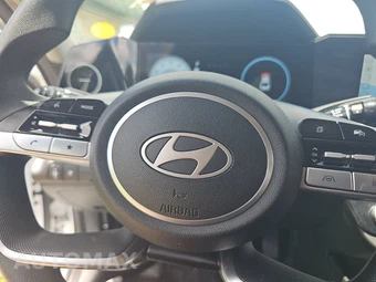 2024 Hyundai Elantra SEL - miniatura 10