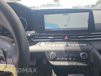 2024 Hyundai Elantra SEL - miniatura 11