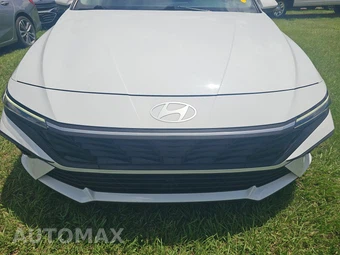2024 Hyundai Elantra SEL - miniatura 2
