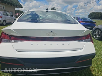 2024 Hyundai Elantra SEL - miniatura 5