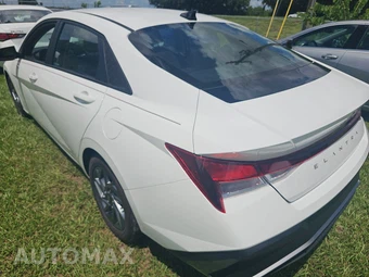 2024 Hyundai Elantra SEL - miniatura 6