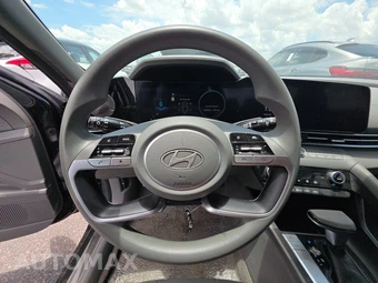 2024 Hyundai Elantra SEL - miniatura 10