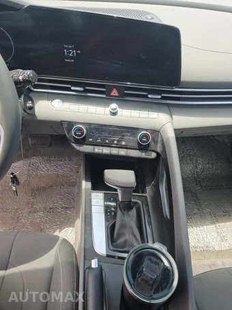 2024 Hyundai Elantra SEL - miniatura 11