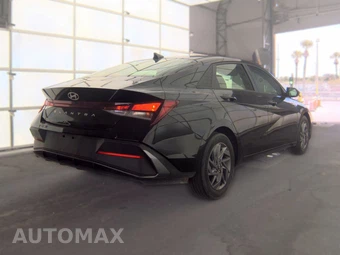 2024 Hyundai Elantra SEL - miniatura 4