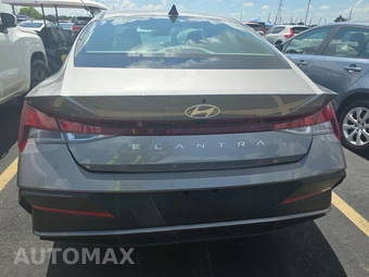 2024 Hyundai Elantra SEL - miniatura 5